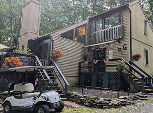 102 Magnolia Ln, Greentown, PA 18426