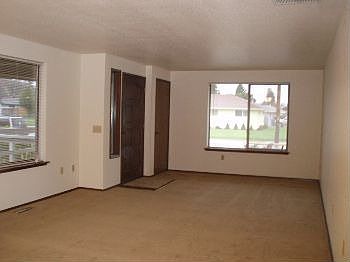 3rd image of 1005 7th St SE