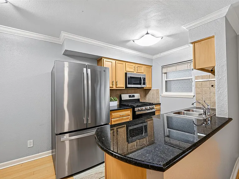 1404 Welch St #7 — Photo 13
