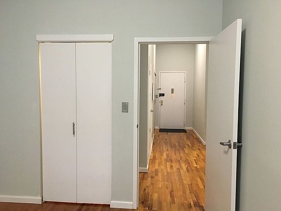 2nd image of 6120 Woodside Ave APT 3X