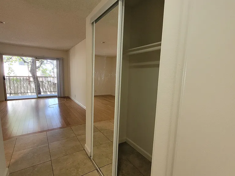 Gramercy Apartments — Photo 12