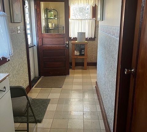 2nd image of 425 E Dakota St