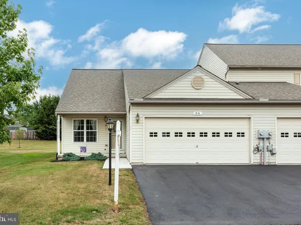 84 Cedarfield Dr, Gettysburg, PA 17325