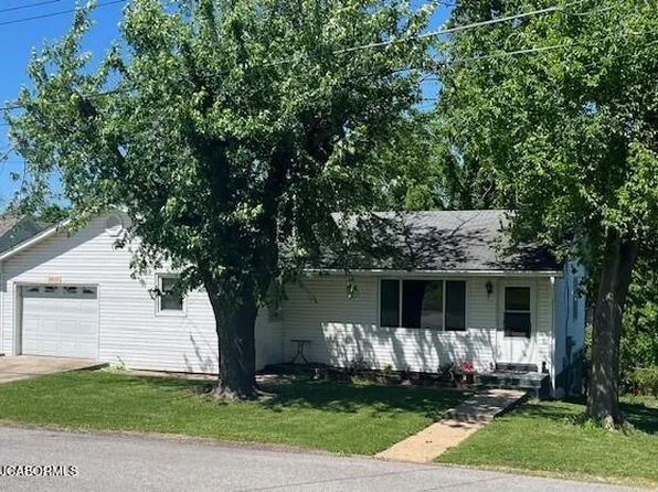 1011 E Benton St, Linn, MO 65051