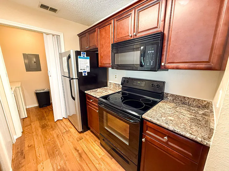3705 SW 27th St #924 — Photo 8