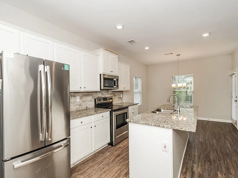 357 Daffodil Dr — Photo 8