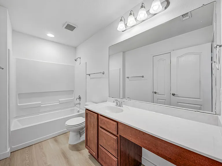 9012 Edmundsbury Dr — Photo 29