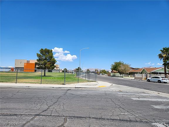 2nd image of 3815 Trout Lake Ave