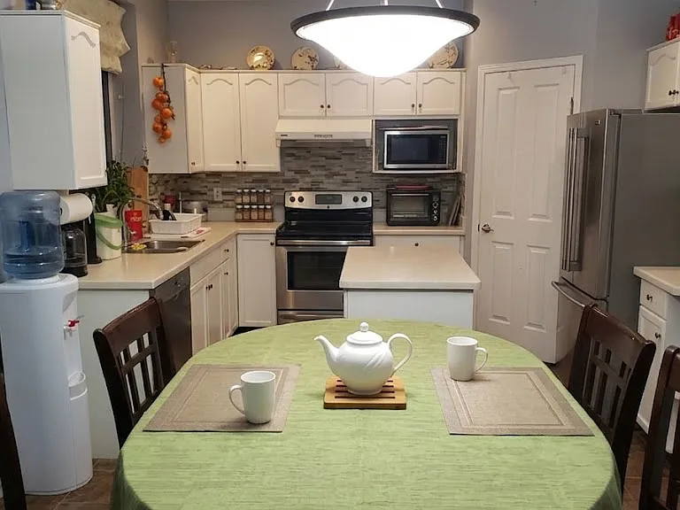 Shared Dining & Kitchen