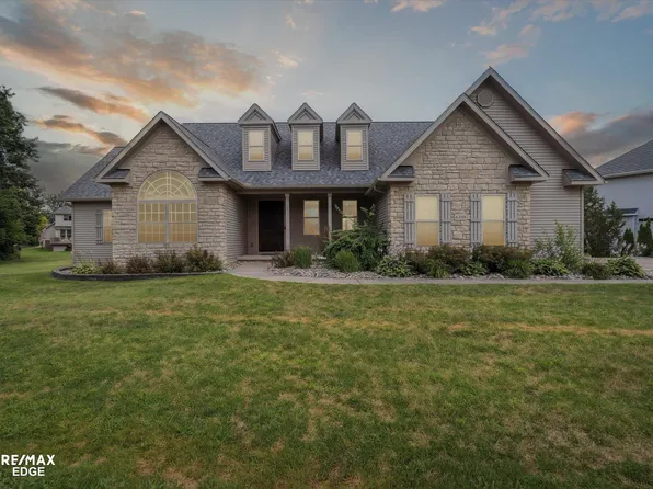 6399 Coconut Ct, Grand Blanc, MI 48439