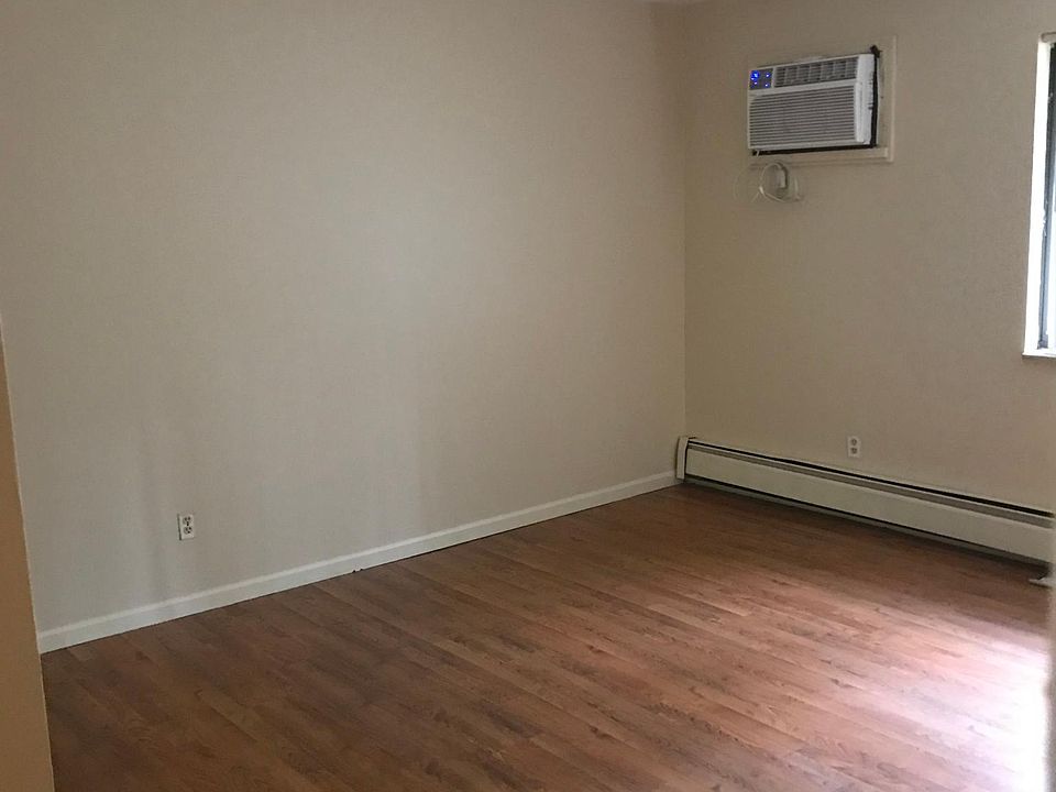 1st image of 147 Gaines St SE