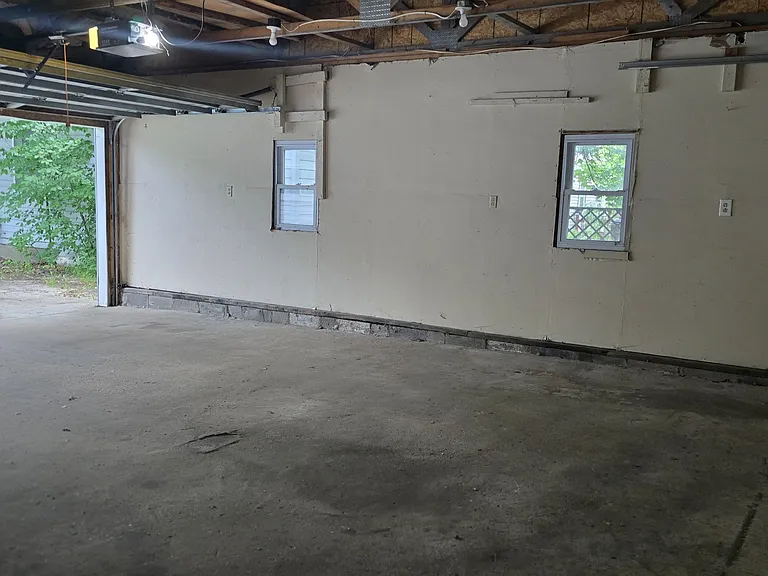 517 Bond St — Photo 5