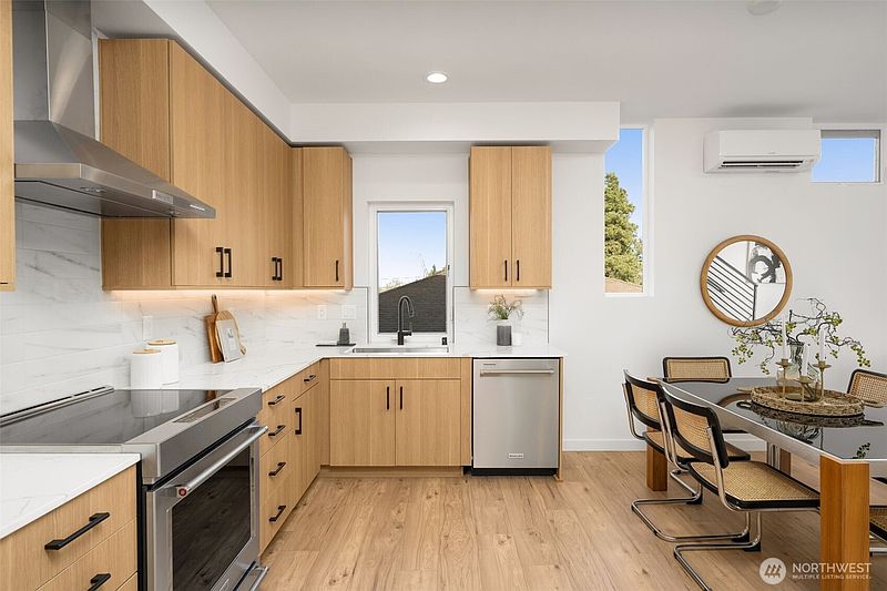 5th image of 4408 A 50th Avenue S