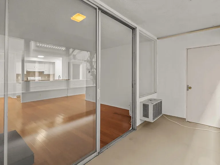 11946 Montana Ave #103 — Photo 10
