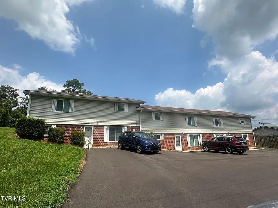 160 Kathy Ave #8