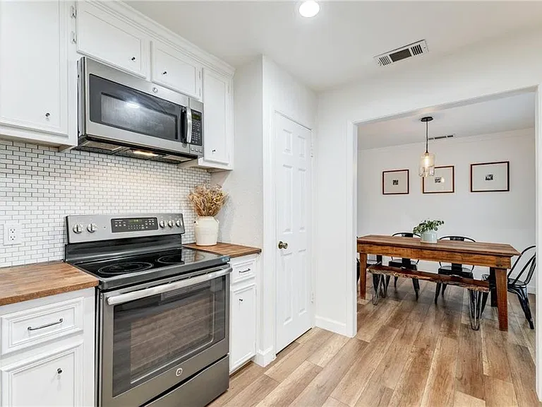 13313 Effingham St — Photo 15