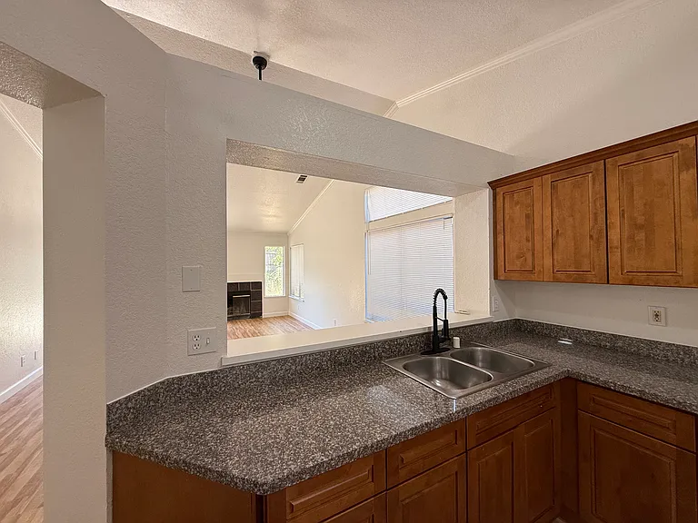 2145 Alta Sierra St — Photo 5