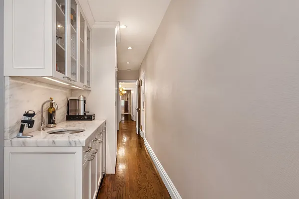 Sold by Warburg | media 4