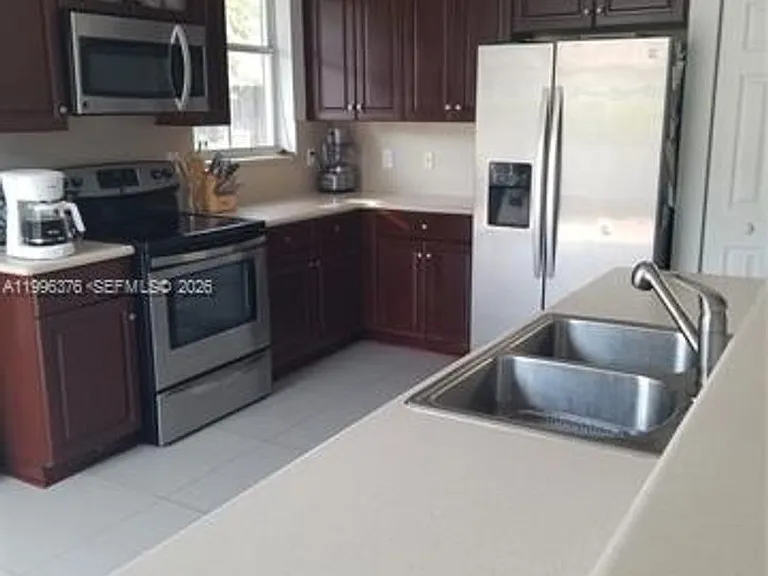 4719 NW 96th Pl — Photo 3