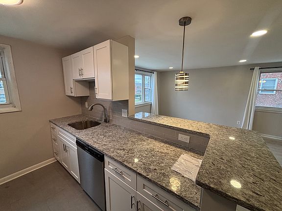 4th image of 17 Windsor Rd Floor 1