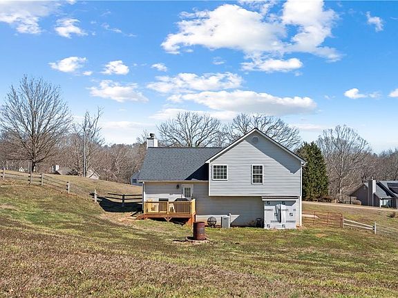 3rd image of 178 Windfield Ridge Dr