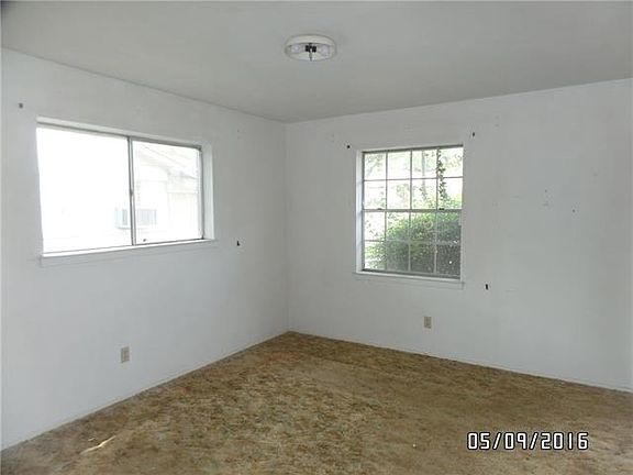 5th image of 323 E Davis St