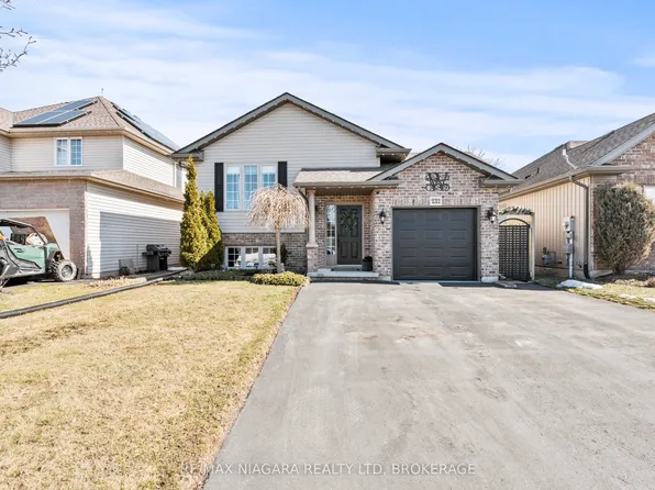 232 Regatta Dr, Welland, ON L3B 6E8