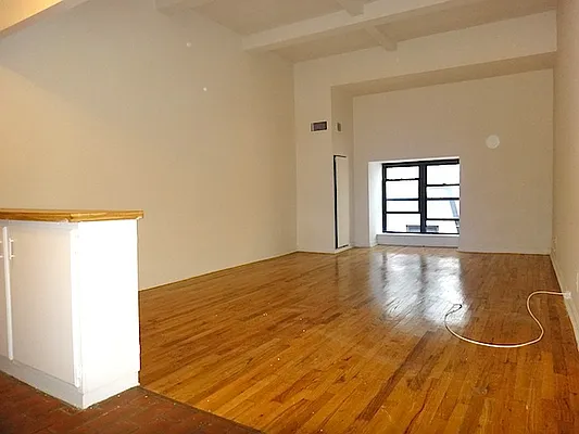 Rented by KVNY Soho | media 25