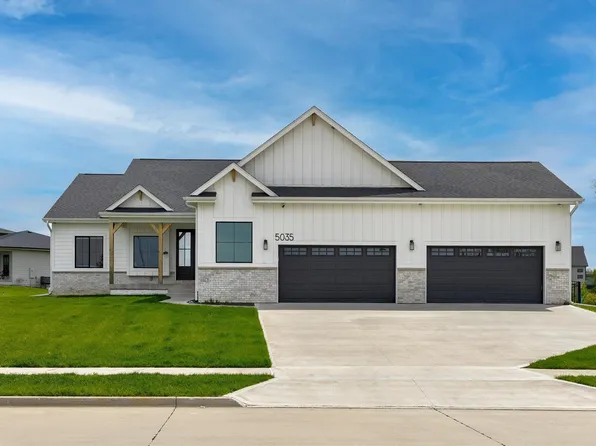 5035 150th St, Urbandale, IA 50323