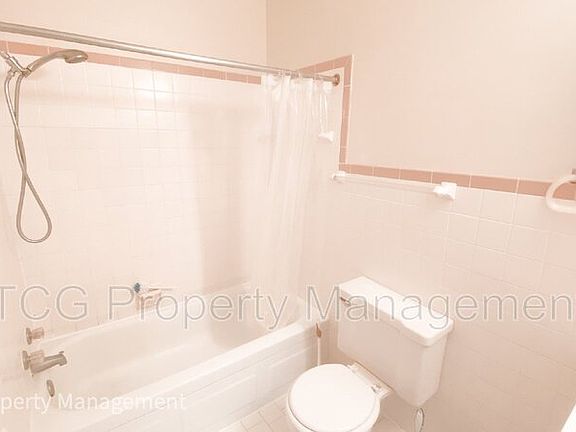 5th image of 1449 Catherine St APT 8