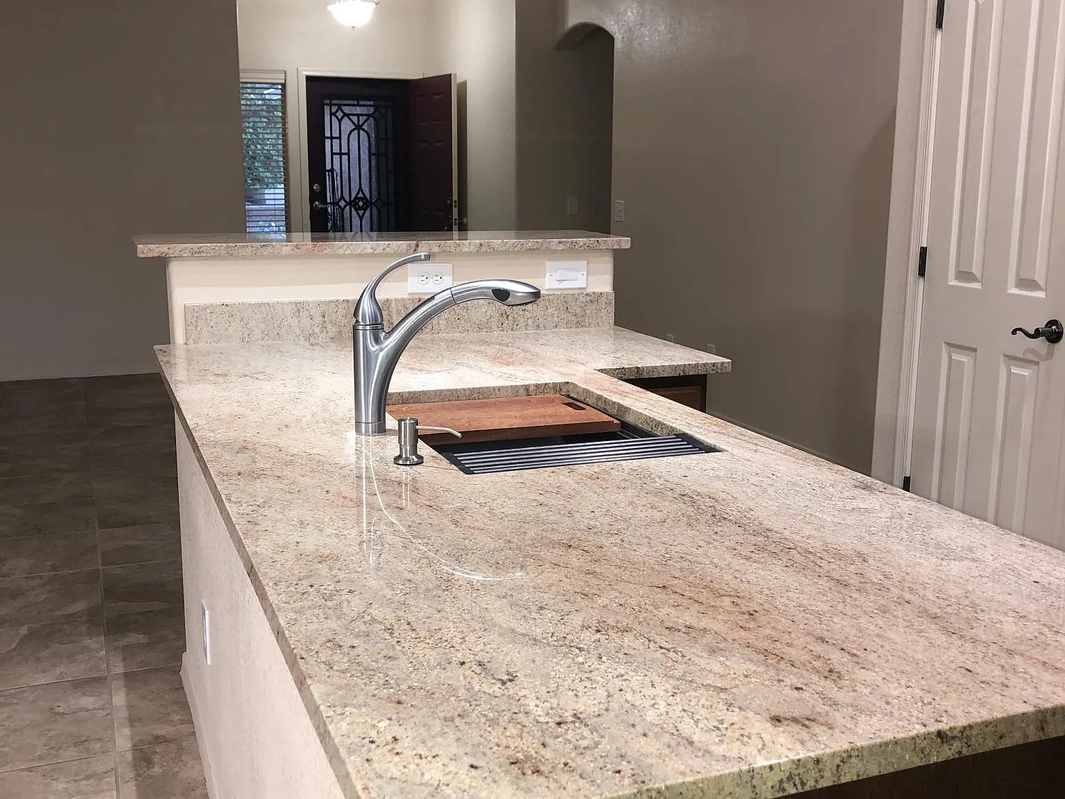 4 bed, 1825 sqft, $2,000 — Photo 4