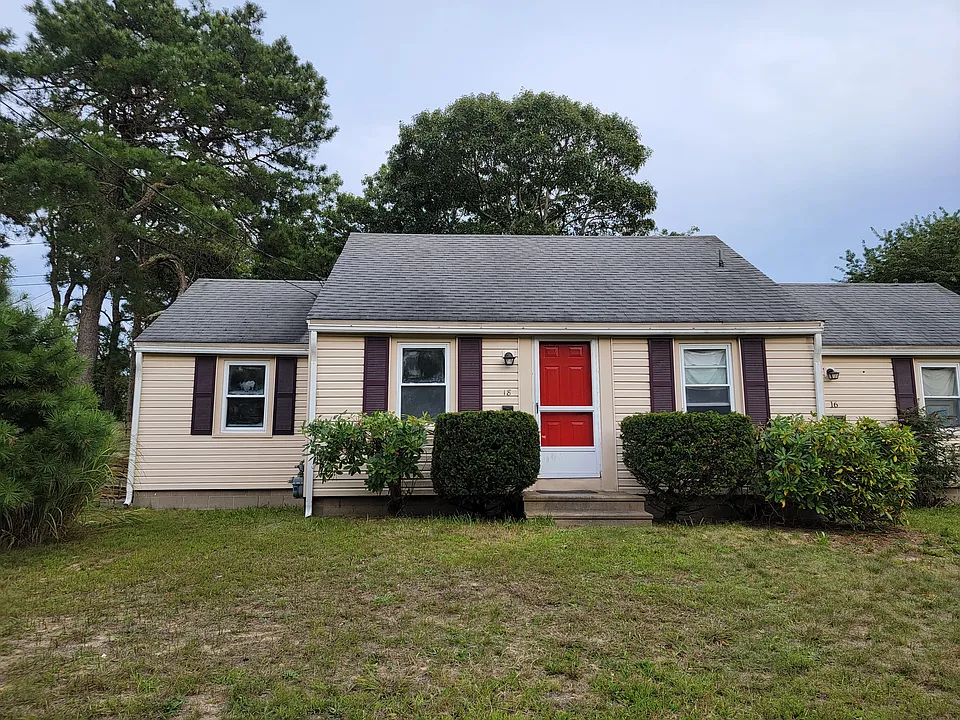 16 College St #18