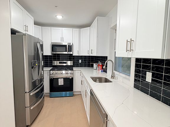 3rd image of 514 39th St #G