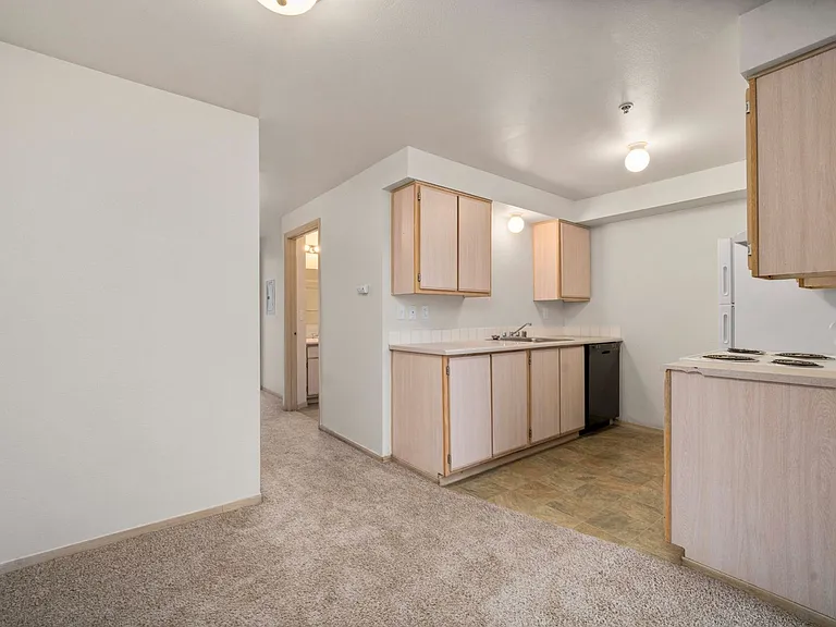 The Summit Apartments — Photo 19