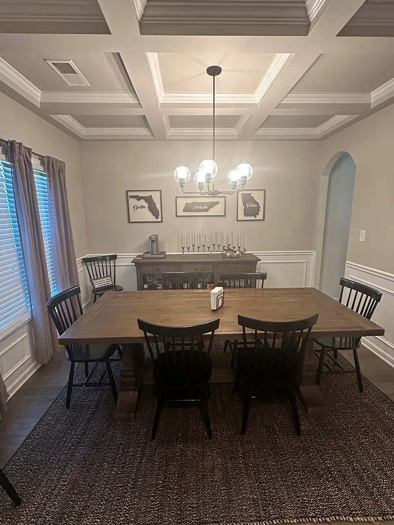 4 bed, 2.5 bath, 2860 sqft, $3,200 — Photo 4