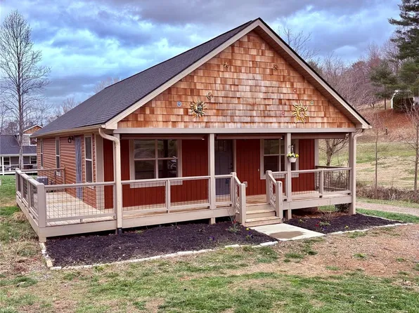 7 Ruff Rd, Leicester, NC 28748
