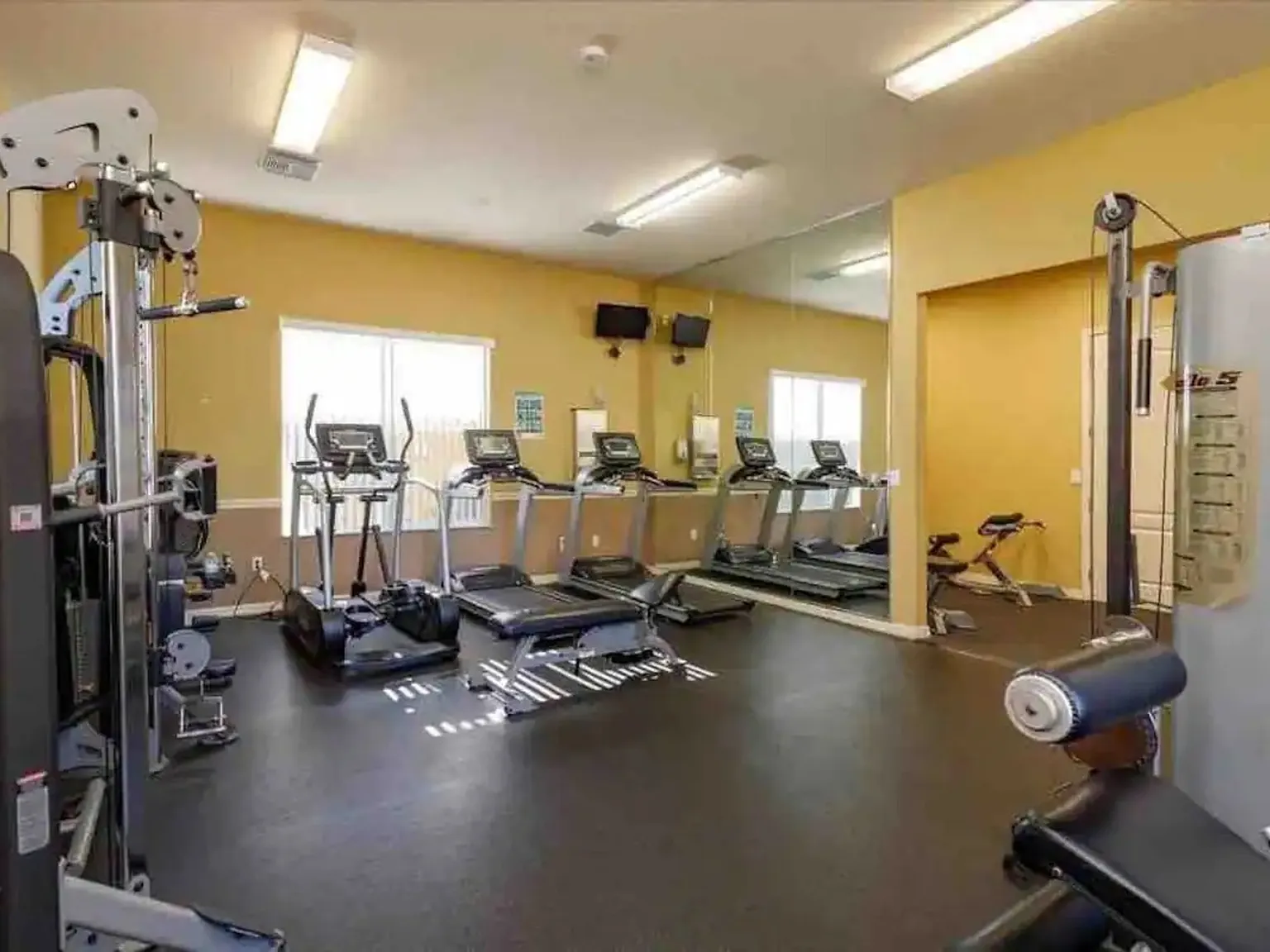 3 bed, 2.5 bath, 1729 sqft, $3,550 — Photo 4