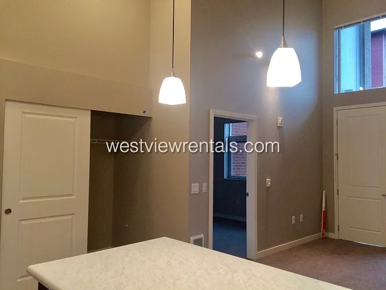 203 E Laurel St — Photo 402
