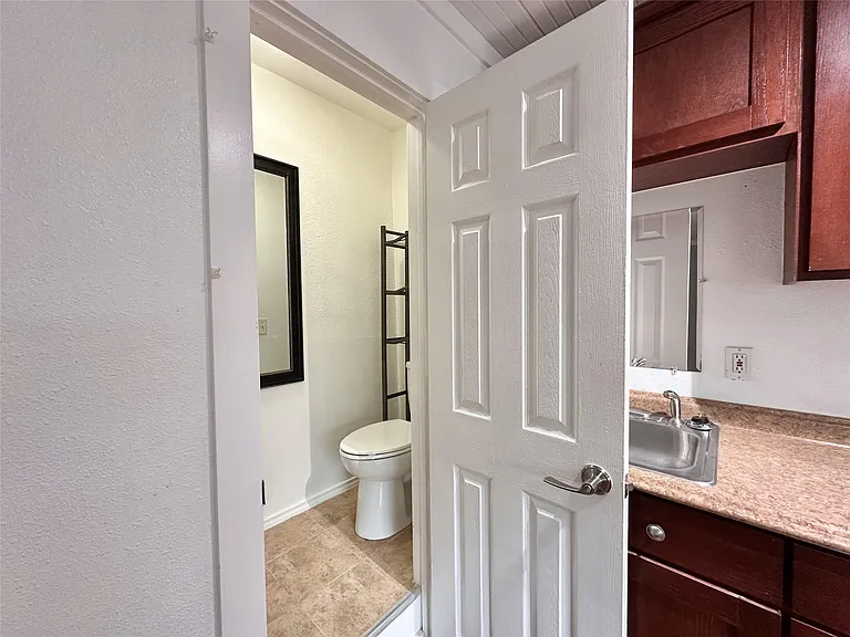 2103 E 16th St #ANNEX — Photo 8