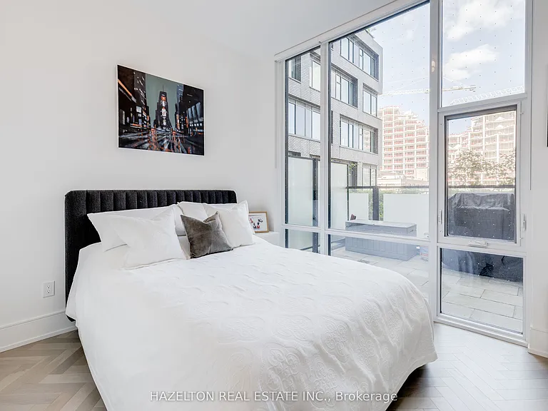 455 Wellington St W #301 — Photo 18