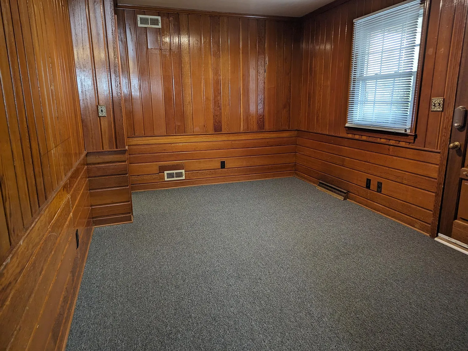 2712 Kilkare Ave — Photo 2