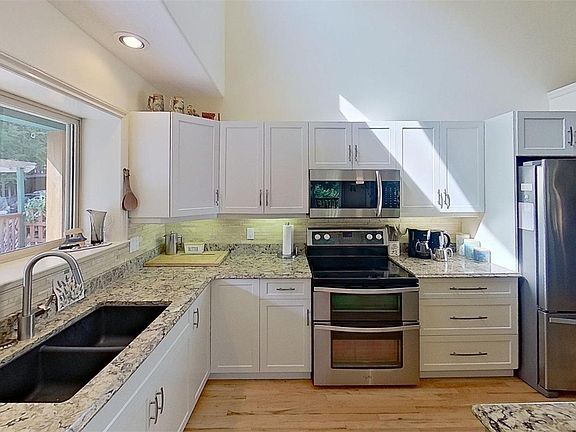 5th image of 540 Berg Rd