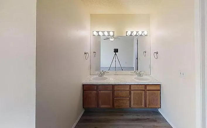 7836 Scarborough Dr — Photo 3