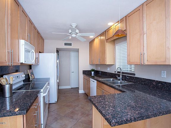 2nd image of 8 E Manzanita Dr