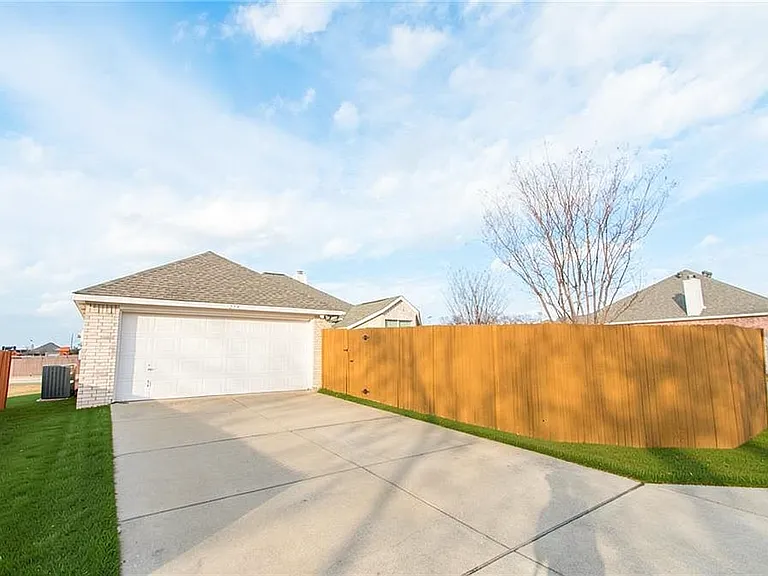 234 Silvercreek Dr — Photo 19