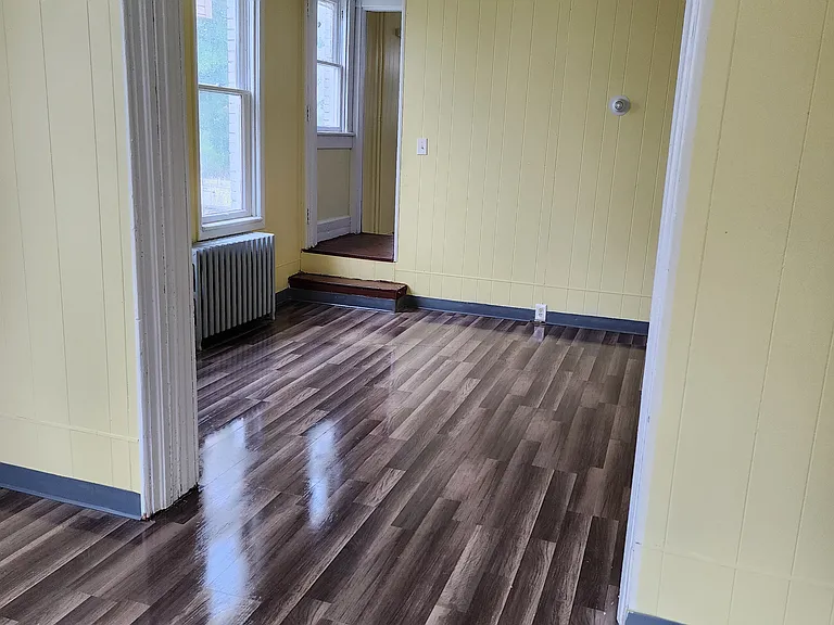 292-294 Strayer St #1 — Photo 2