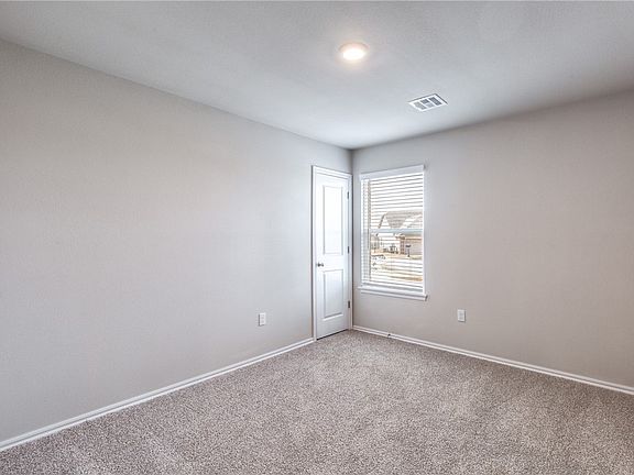5th image of 604 Cattleman Ln