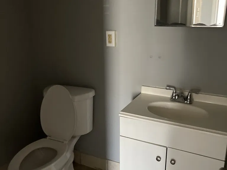 1214 E 2nd St #2 — Photo 6