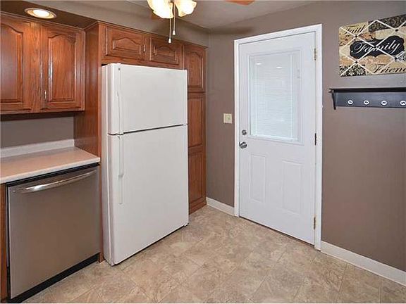 3rd image of 129 Sunrise Dr