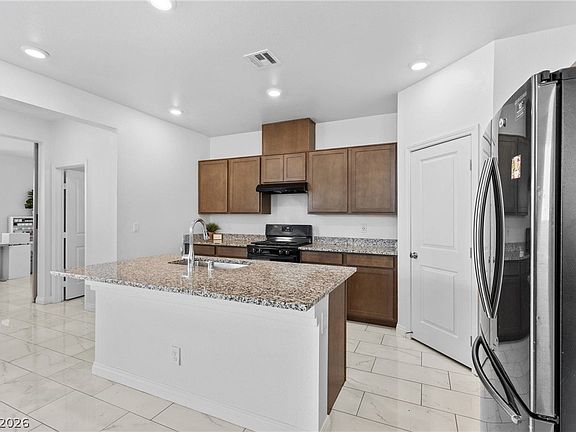 4th image of 128 Aurelia Ave